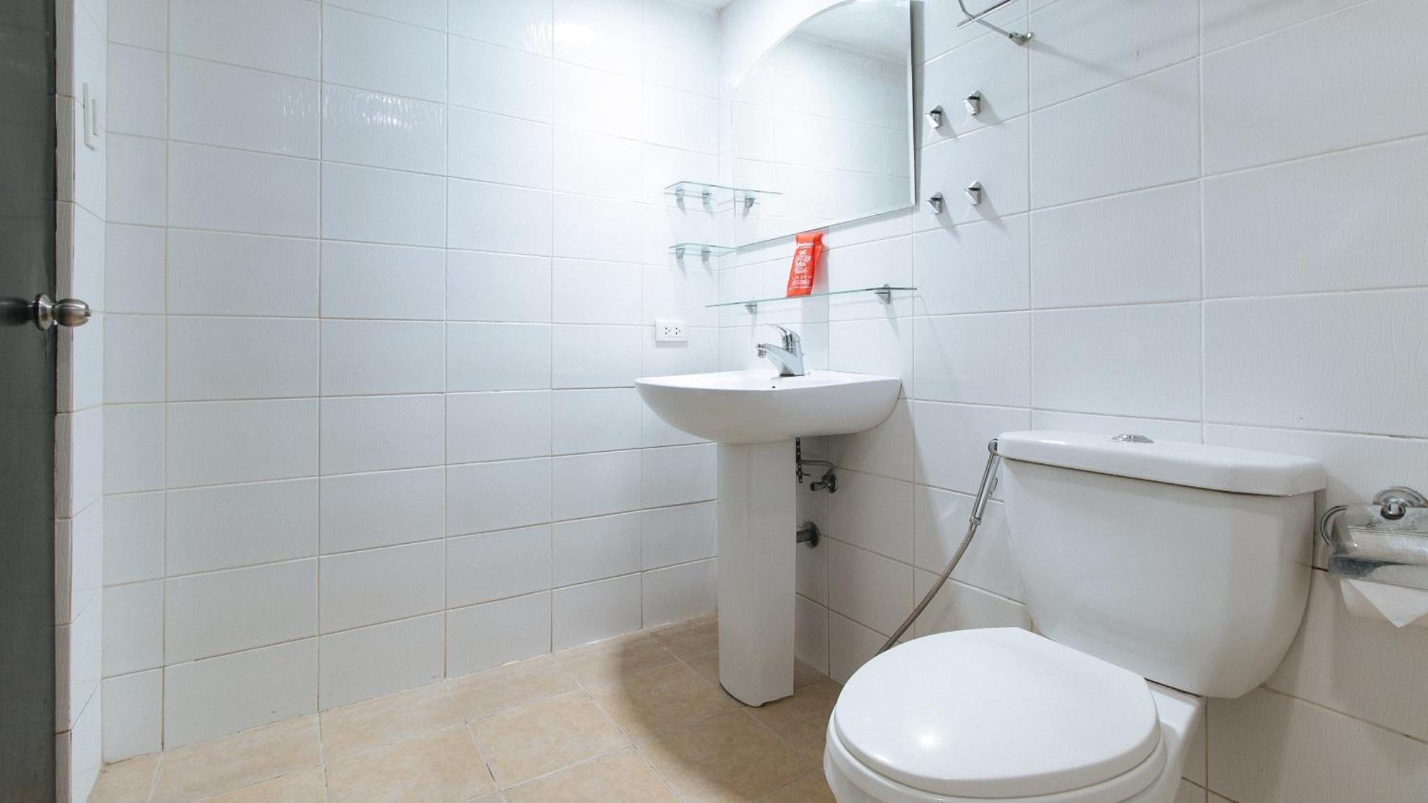 Reddoorz At Dbuilders Rooms Bangkal Makati Makati City Buitenkant foto
